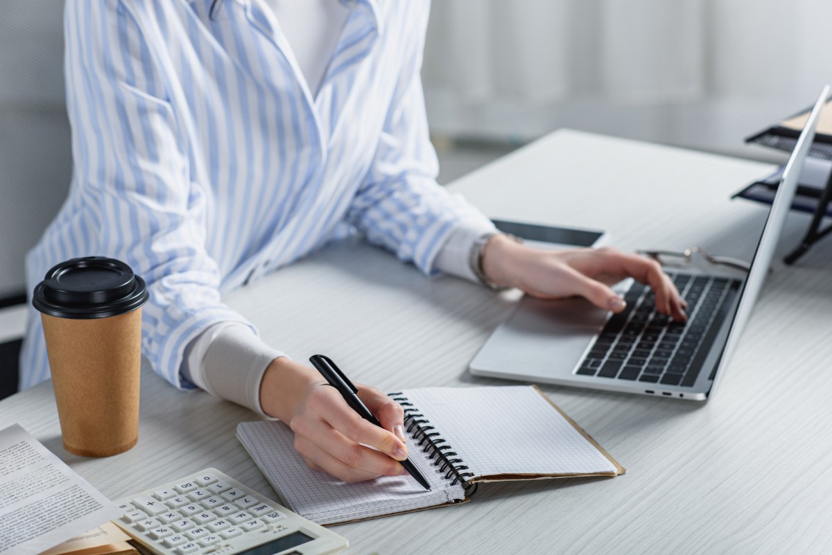 Content creation infographic: from idea to post writing to post publishing.
